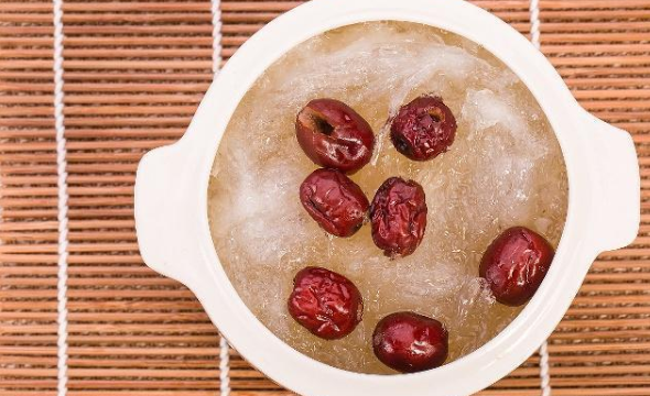 什么时候吃燕窝发挥的作用较好？在吃燕窝时需要注意哪些问题？