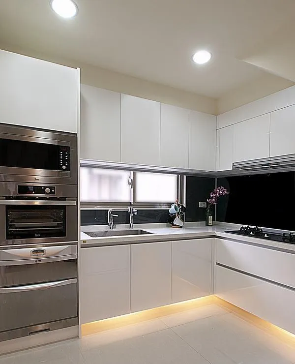 做一套整体厨房多少钱？